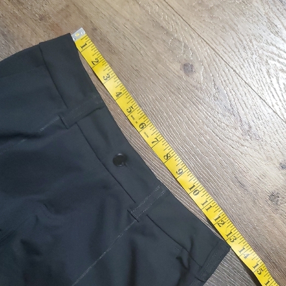 Lululemon Athletica Women's Black Shorts - Picture 6 of 10